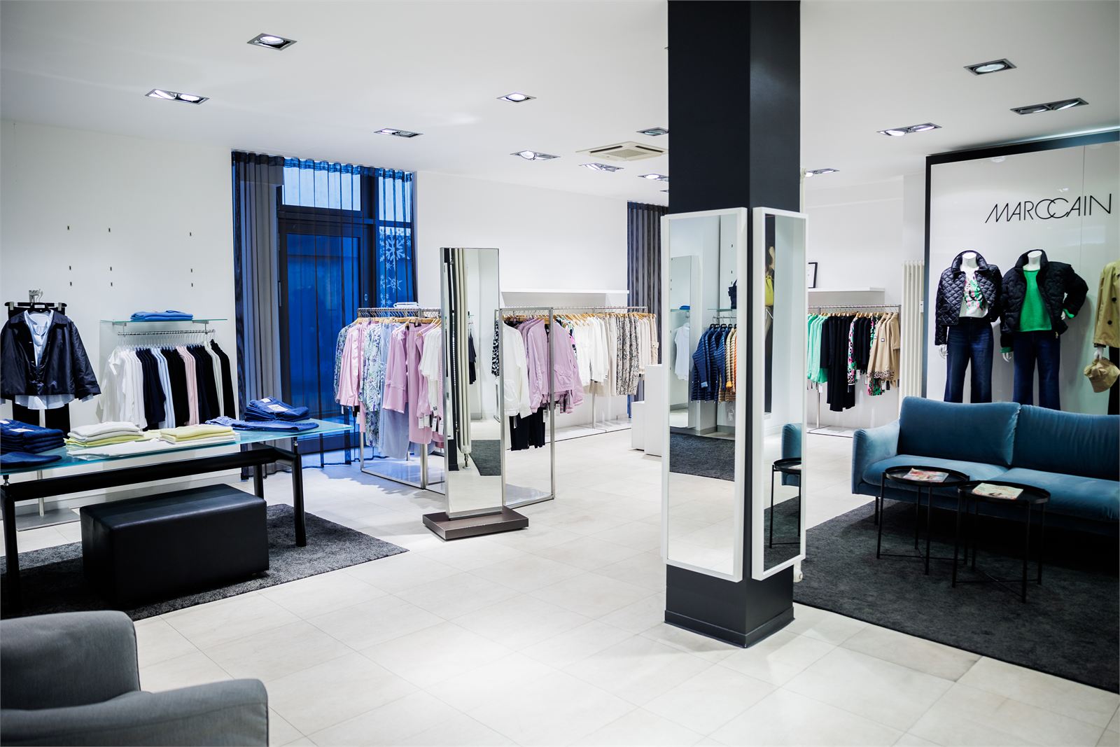 Accessoires und Taschen im Ladengeschäft von Mode Lenk